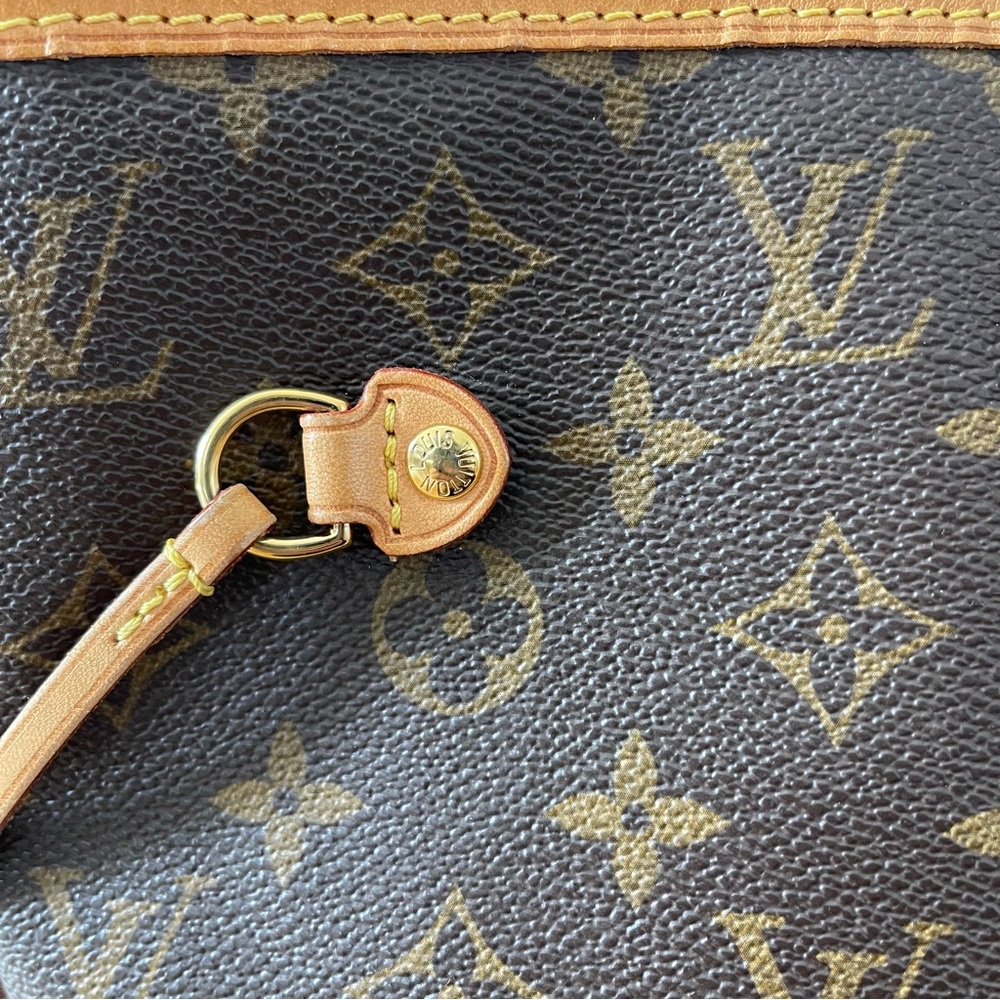 Louis Vuitton Monogram Canvas Neverfull Tote in Brown and Tan - Picture 4 of 14